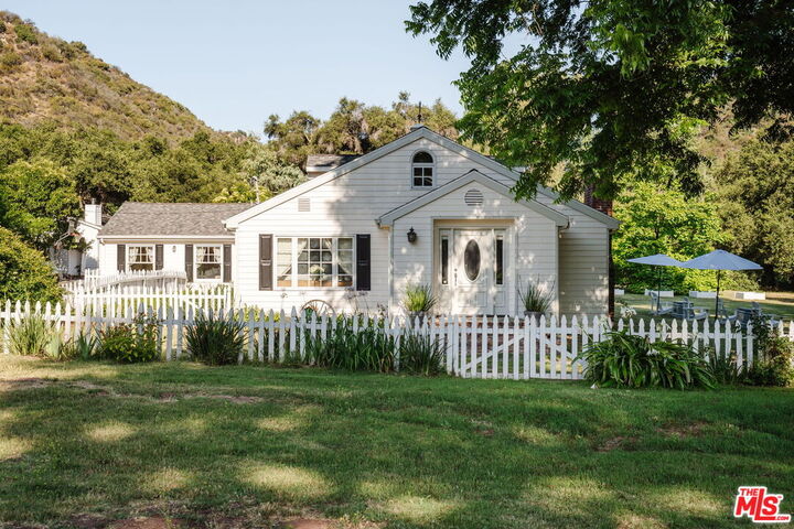 Property Photo: 1520 Bonnell Dr CA 90290