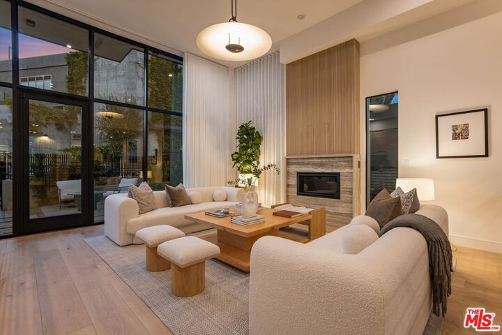 Property Photo:  922 West Knoll Dr  CA 90069 