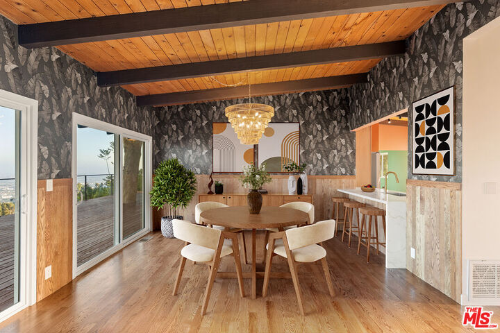 Property Photo:  2065 Kew Dr  CA 90046 