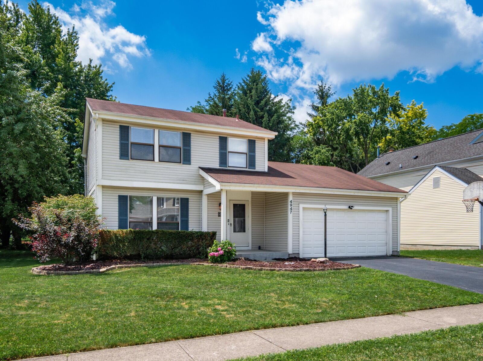Property Photo: 4947 Hollow Oak Court OH 43026