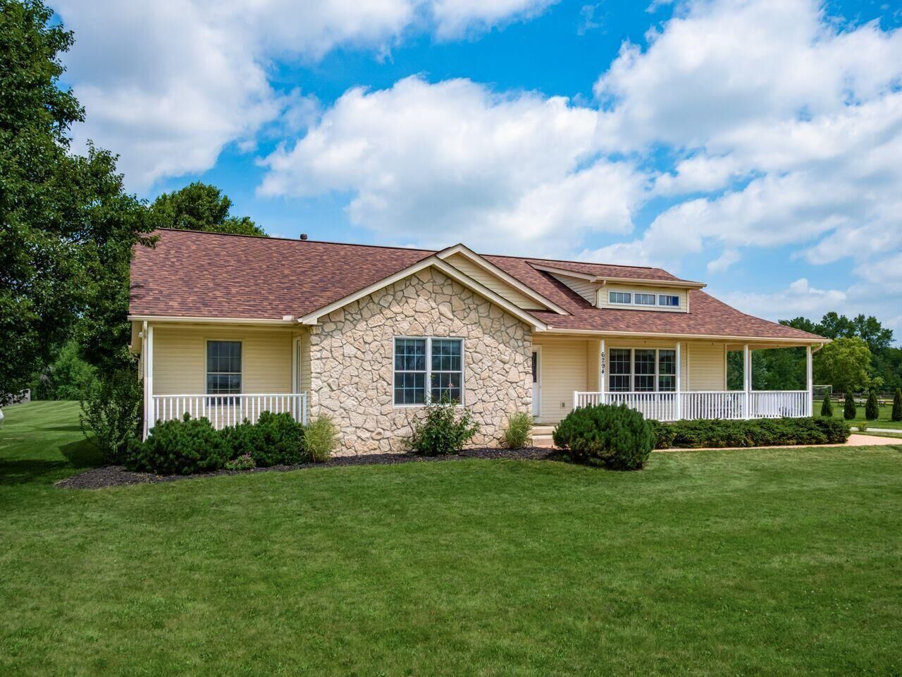 Property Photo:  6294 Mink Street Road  OH 43061 