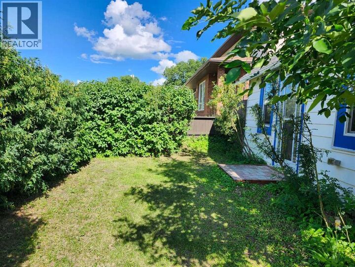 Property Photo: 655 3 Avenue West AB T0J 0Y3