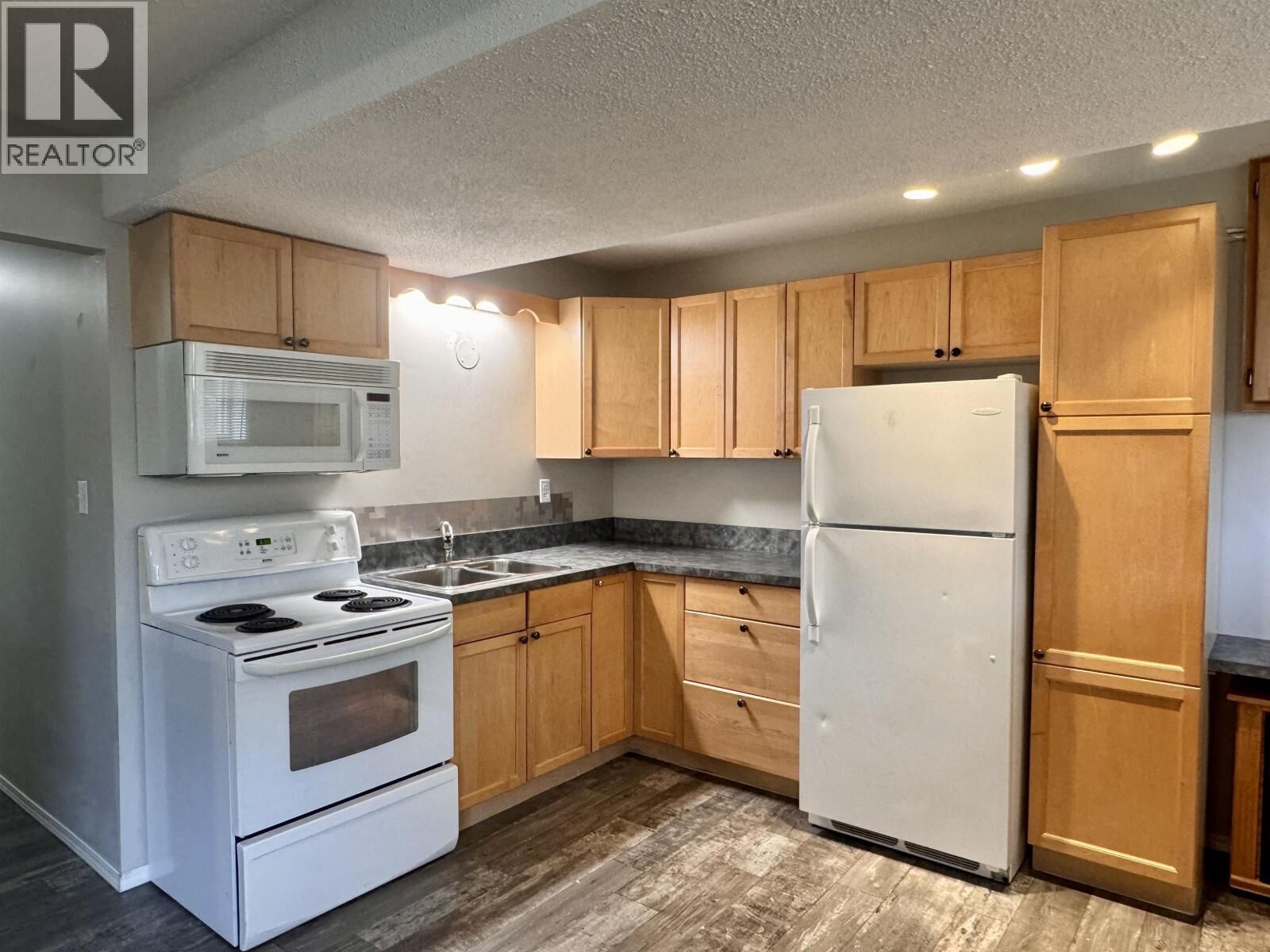 Property Photo:  4569 Hunter Avenue  BC V2M 5V7 
