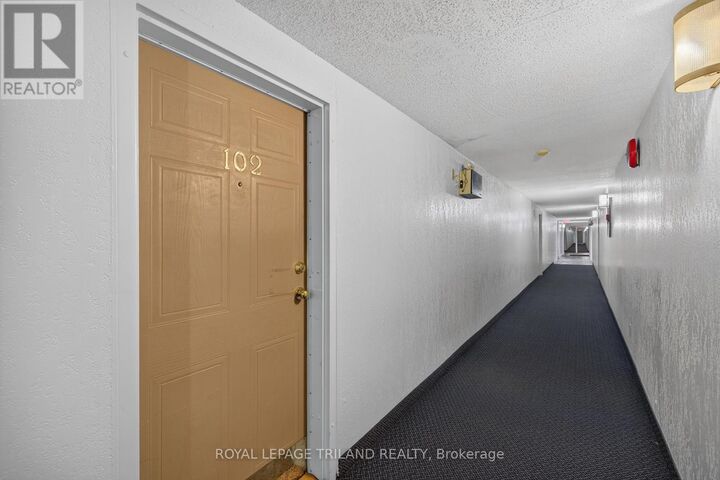Property Photo: 735 Deveron Crescent 102 ON N5Z 4X8
