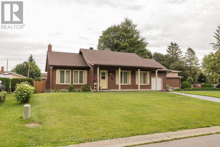 Property Photo:  610 Dundas Crescent  ON K6H 6H8 