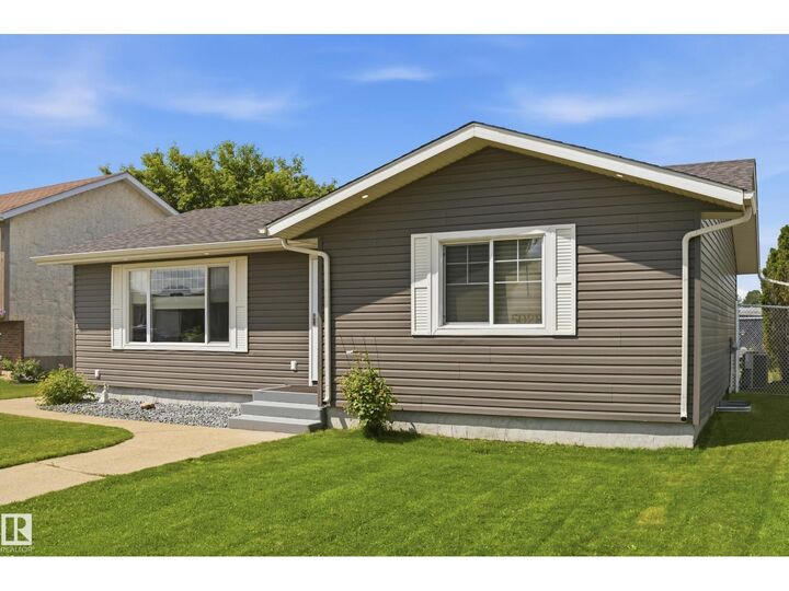 Property Photo: 5028 47 St AB T0B 2R0