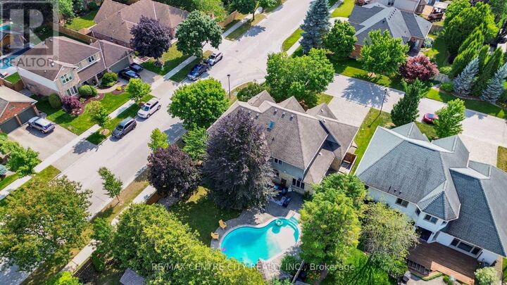 Property Photo:  2 Havenwood Way  ON N6H 5C2 