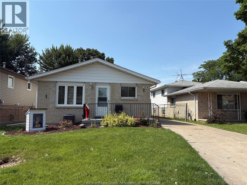 Property Photo:  3295 Aurora  ON N8R 1Y9 