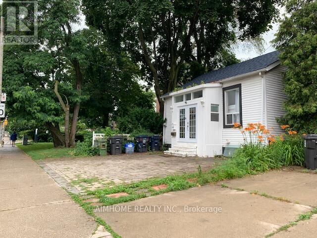 Property Photo:  966 Dundas Street East  ON M4M 1R5 