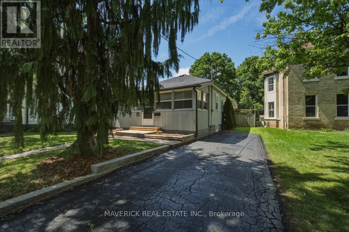 Property Photo:  226 Grand Avenue  ON N6C 1M7 
