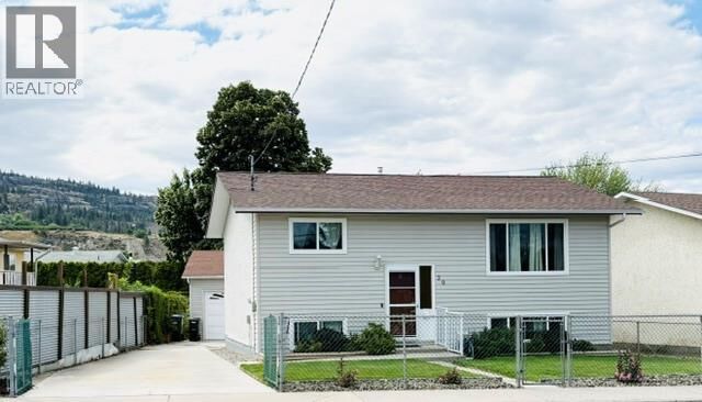 20 Green Avenue — photo 1