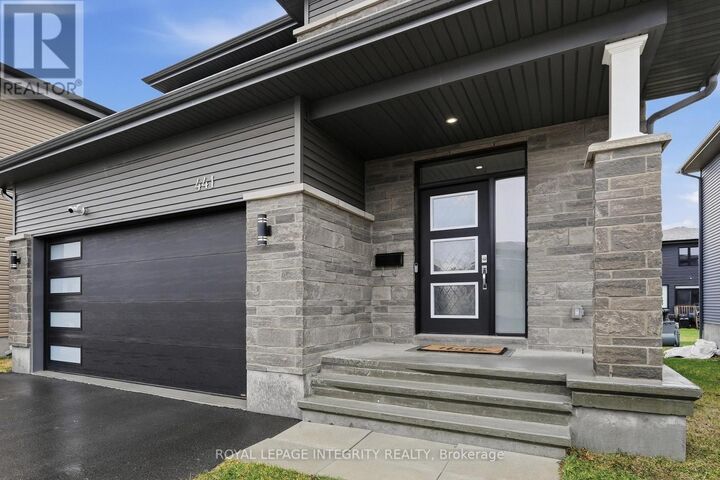 Property Photo:  441 Sterling Avenue  ON K4K 0M5 