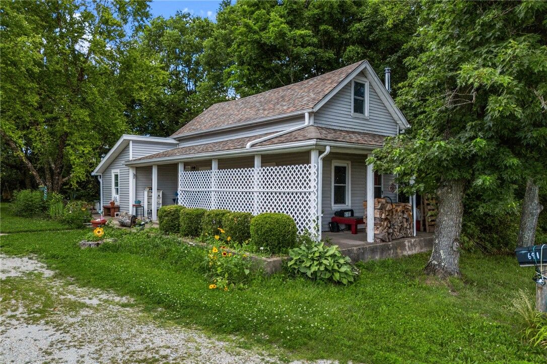 Property Photo: 691 N Bickett Road OH 45385