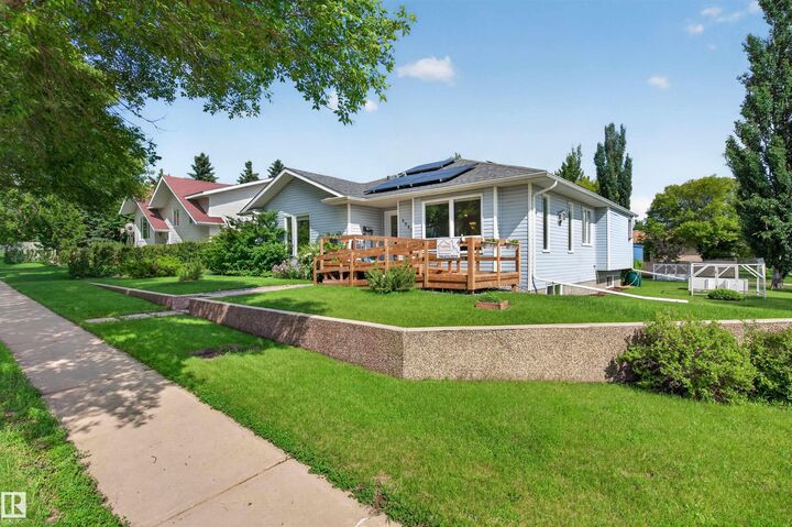 Property Photo:  6000 54 Avenue  AB T4V 4G6 