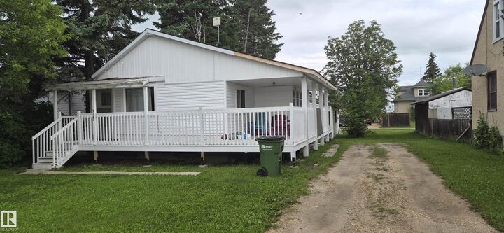 Property Photo: 9740 - 109 Street AB T7P 1P9