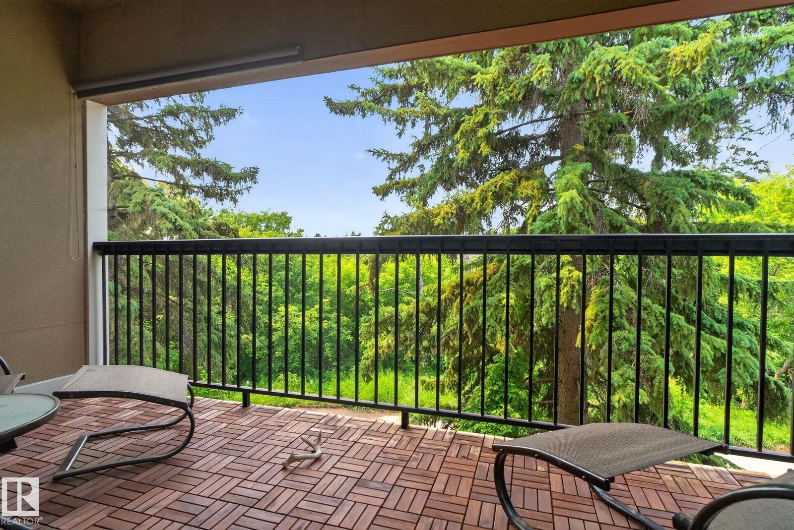 Property Photo: 9529 87 Avenue NW 4 AB T6C 1K4