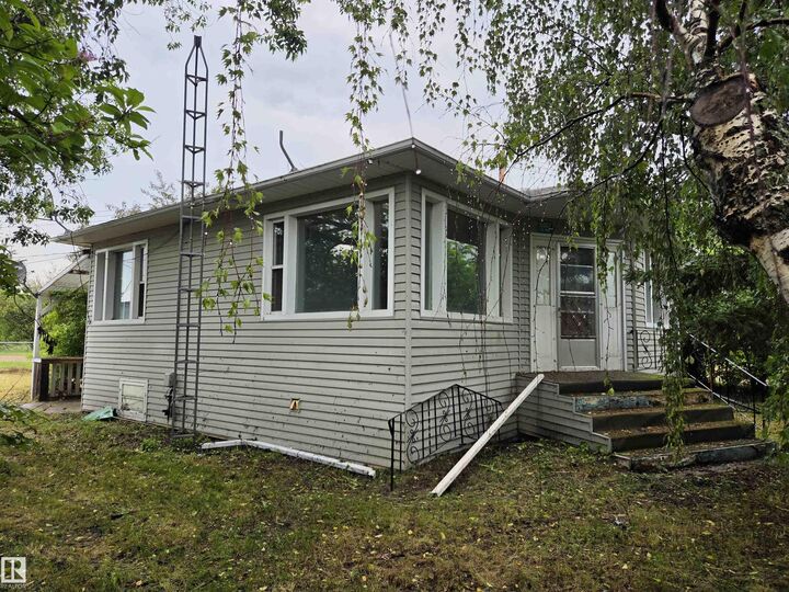 5007 51 Avenue — photo 1