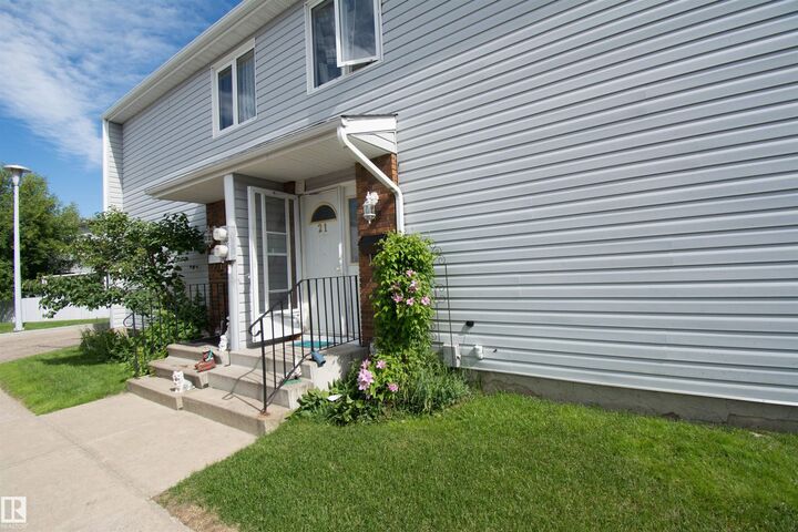 21 Amberly Court NW — photo 1