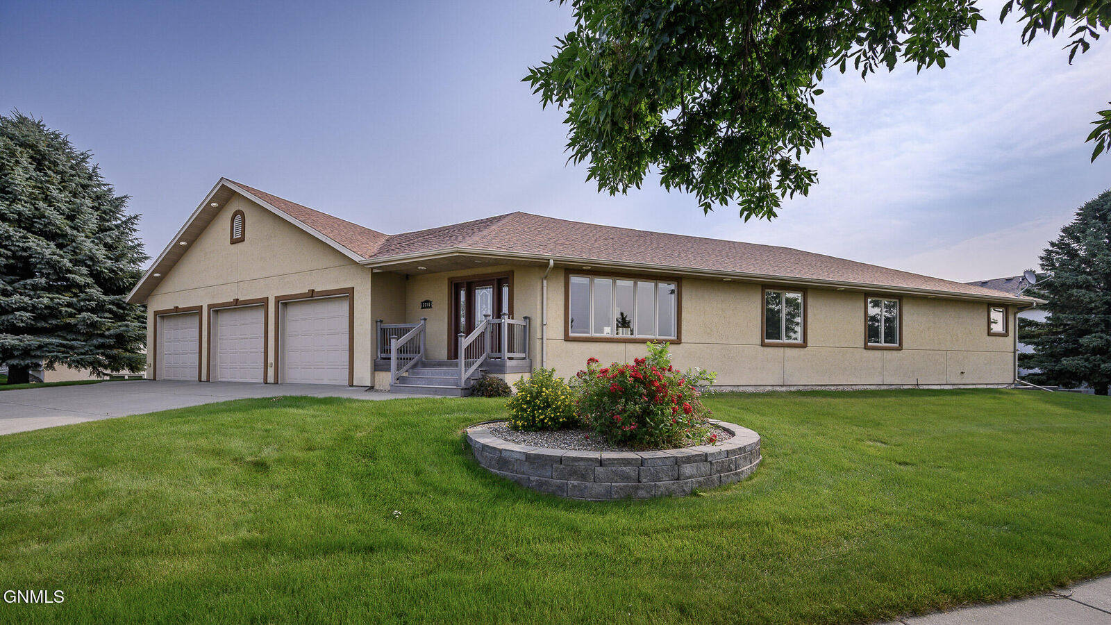 Property Photo:  2781 Promontory Drive  ND 58503 
