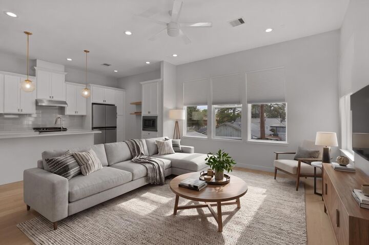 Property Photo:  825 Martin Street  TX 77018 