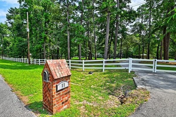 Property Photo: 11 W Lake Forest Court TX 77384