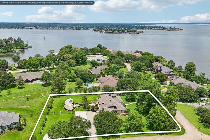 Property Photo: 118 Waterfront Drive TX 77356