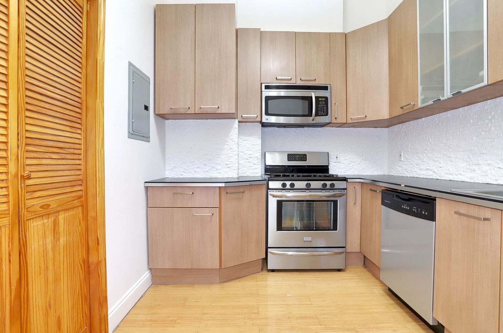 Property Photo:  410 Central Ave 2D  NJ 07307 