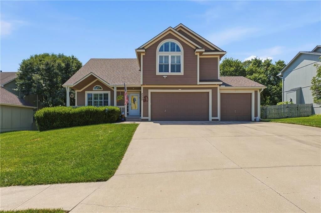 Property Photo:  2225 Martha Lane  MO 64034 