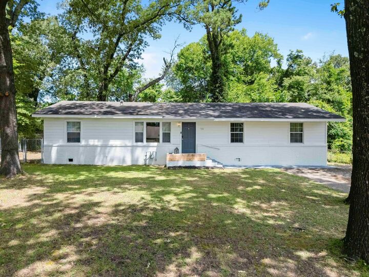 Property Photo: 701 Acorn Dr TX 75604