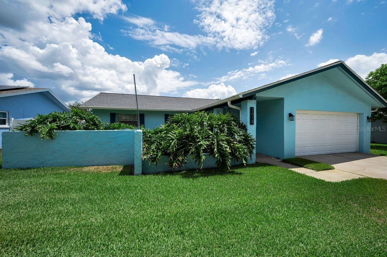 Property Photo: 1614 Dale Circle N FL 34698
