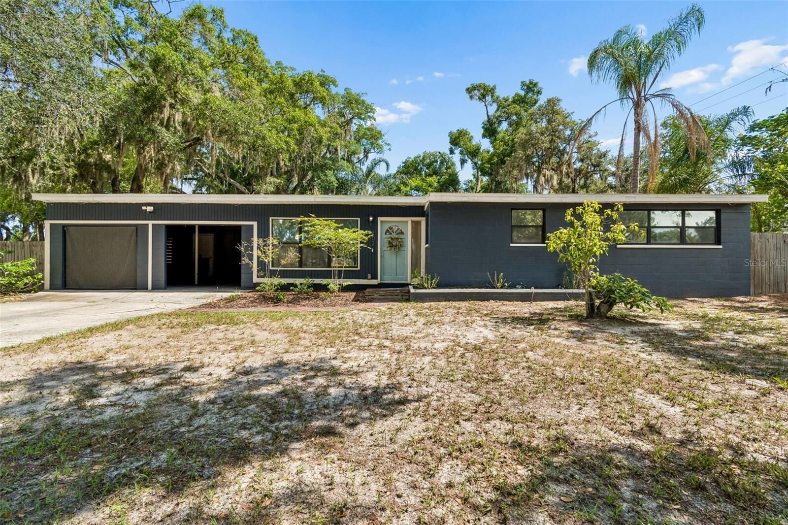 Property Photo: 402 Dunedin Avenue FL 33617