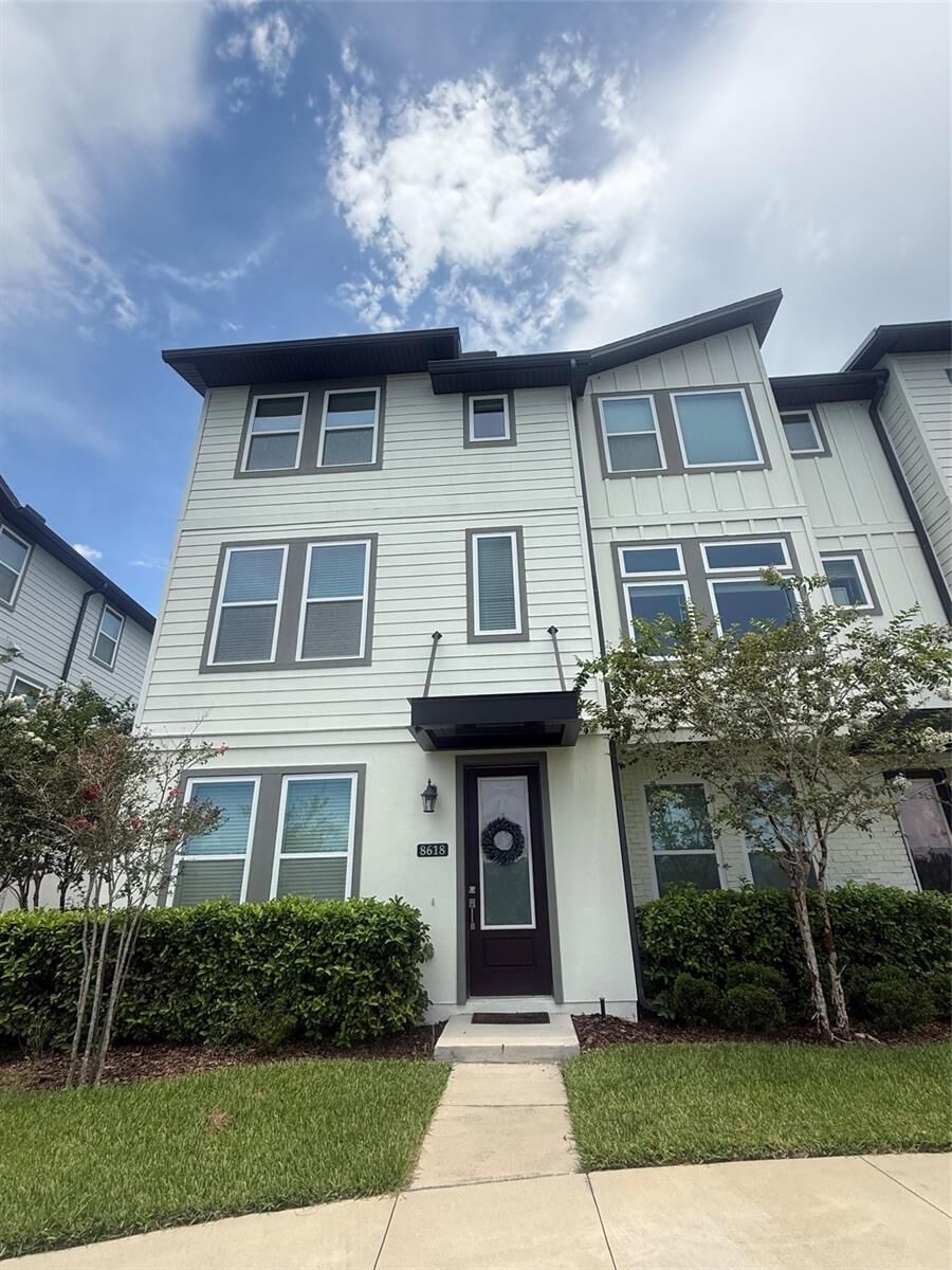 Property Photo: 8618 Warburg Alley FL 32827