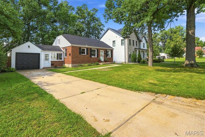 Property Photo: 320 Fairway Lane MO 63122