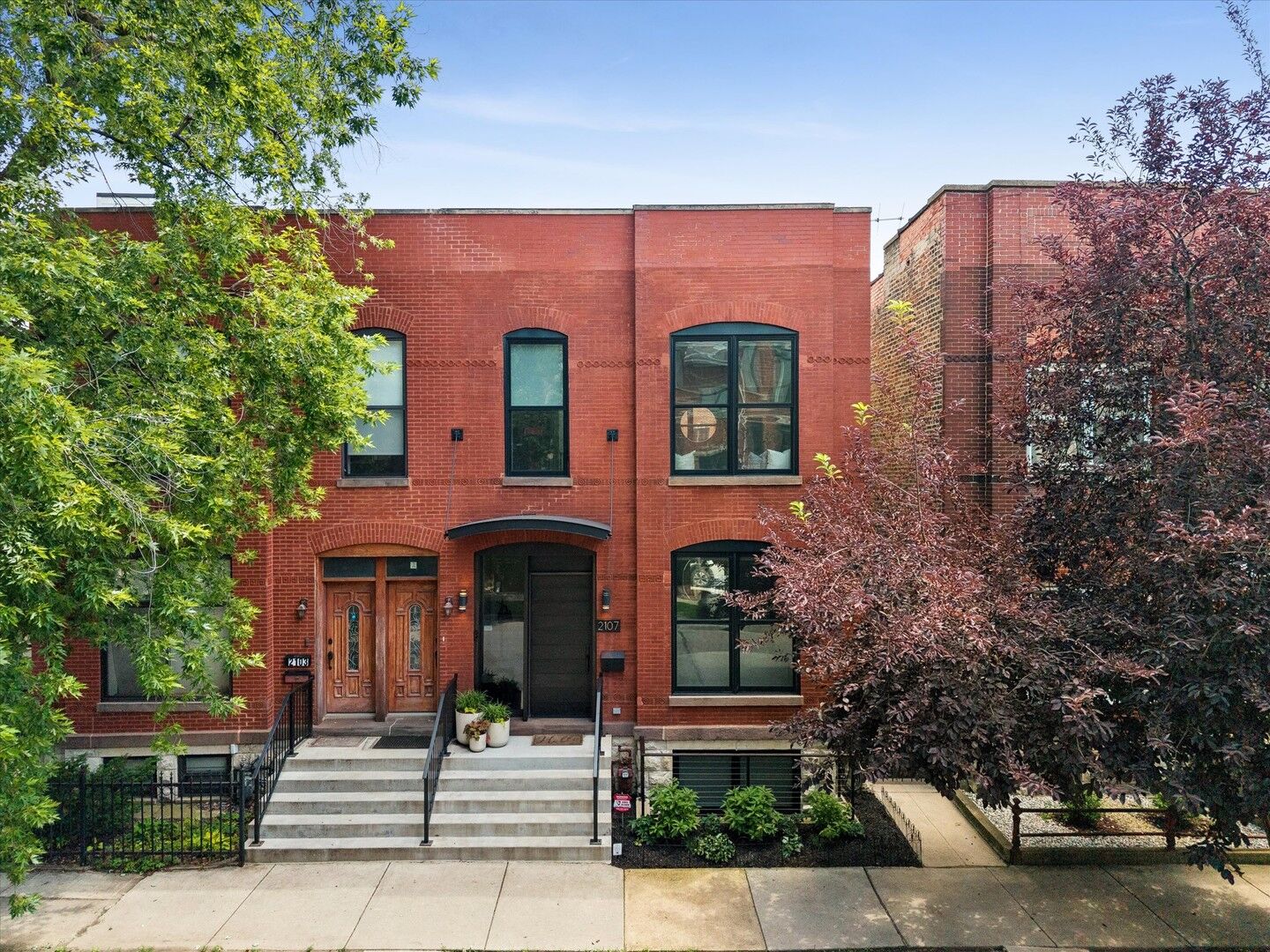 Property Photo: 2107 W Erie Street IL 60612