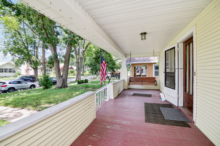 Property Photo: 984 S Poplar Avenue IL 60901