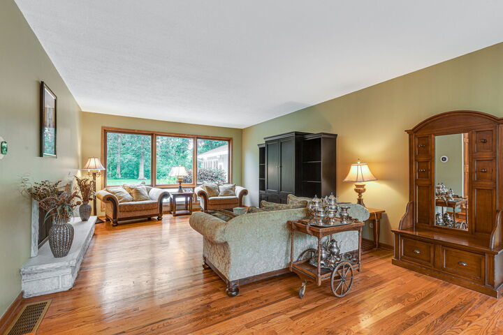 Property Photo: 2665 Crestwood Lane IL 60015