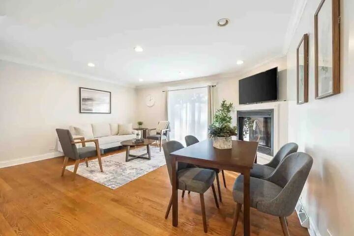 Property Photo: 408 N Windsor Drive IL 60004