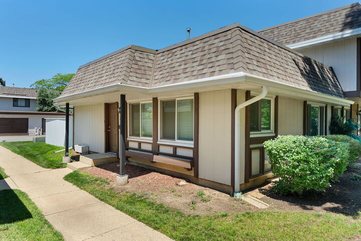 Property Photo:  5521 Pebblebeach Drive  IL 60133 