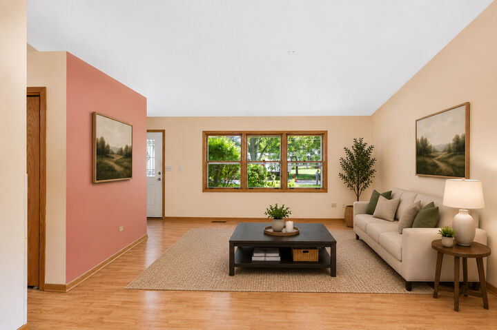 Property Photo: 640 Lilac Drive IL 60102