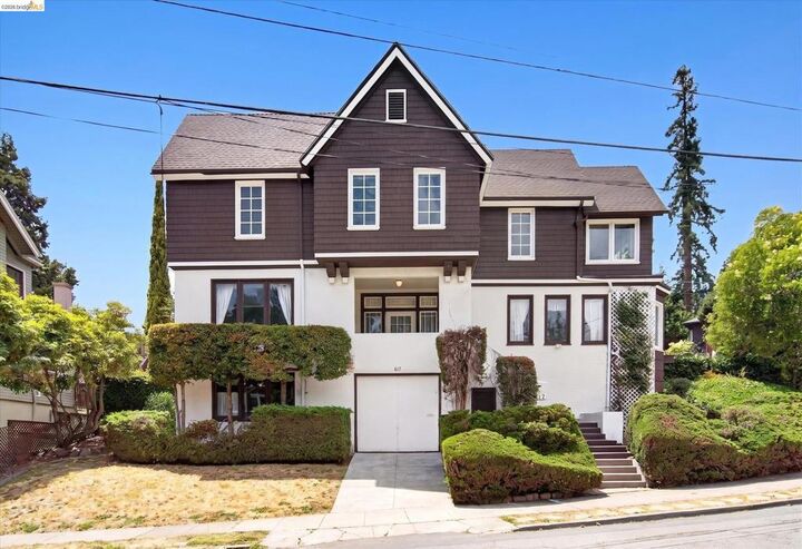Property Photo:  617 Boulevard Way  CA 94610 