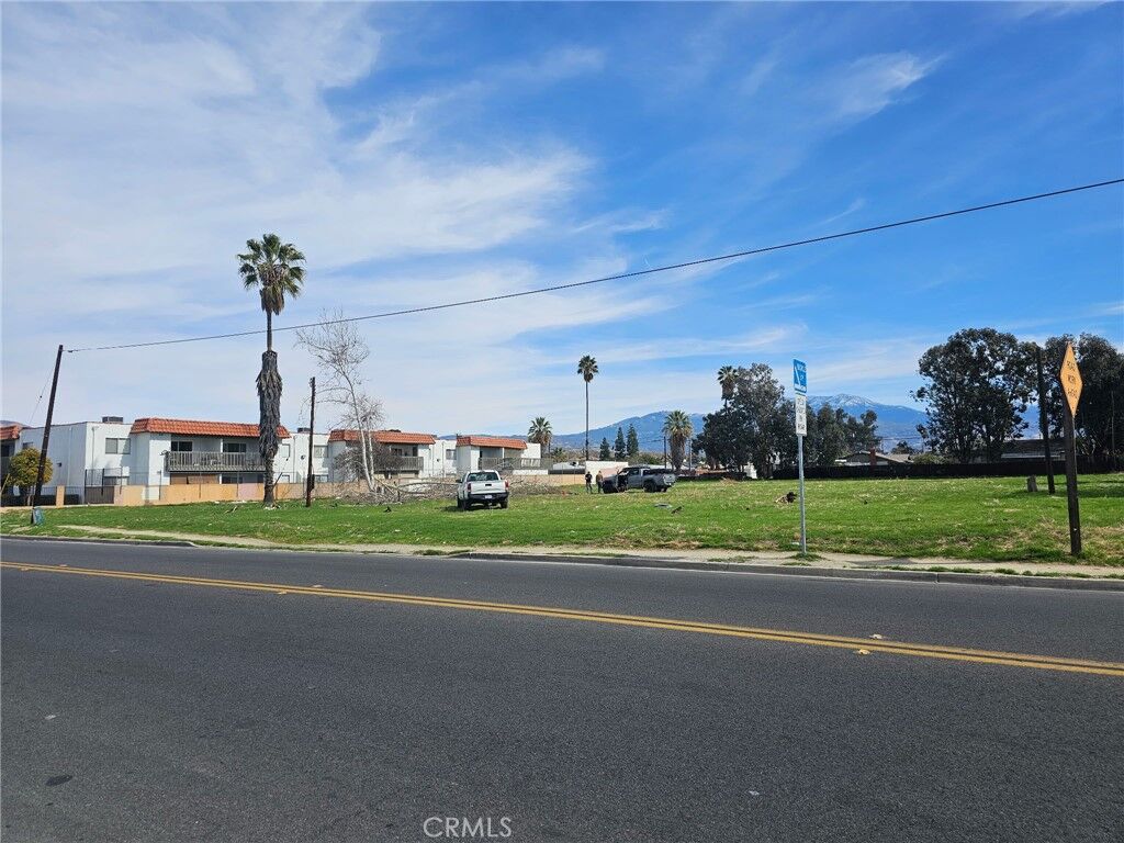 Property Photo: 160 S San Jacinto CA 92543