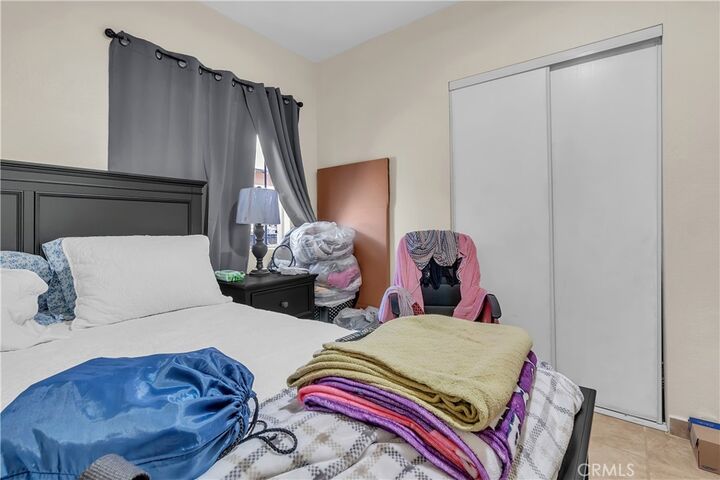 Property Photo:  706 W 77th  CA 90044 