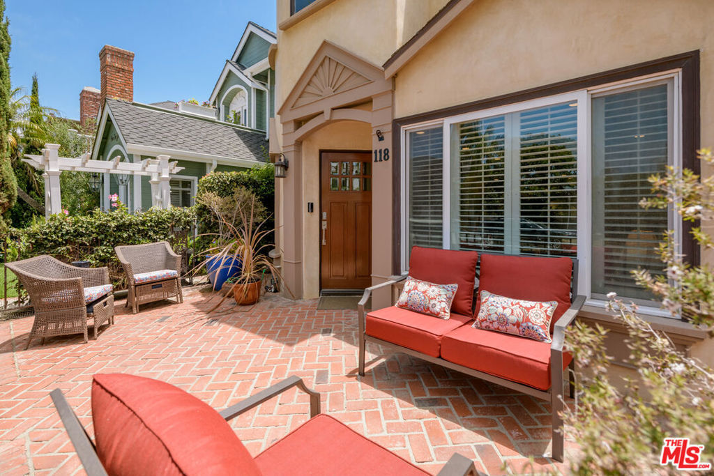 Property Photo: 118 3rd Street CA 90740