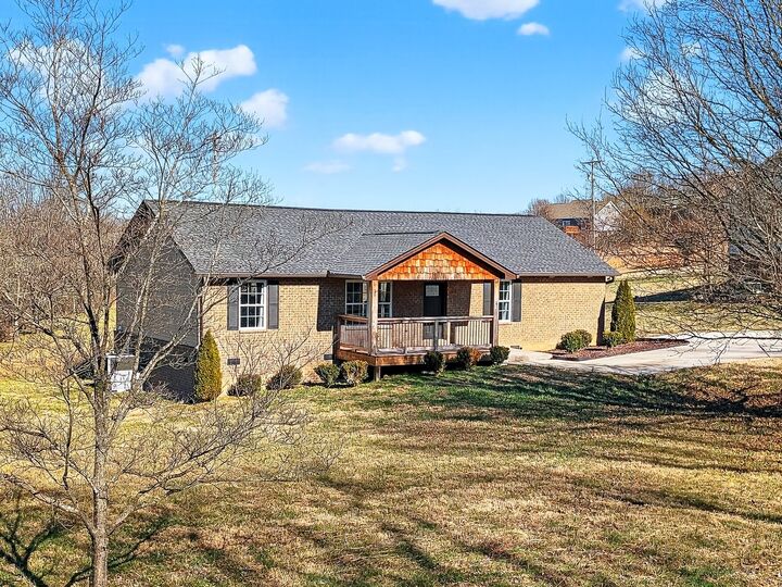 Property Photo:  621 Womack Rd  TN 37022 