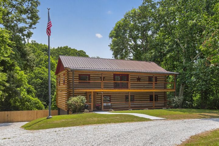 Property Photo:  4054 Sams Creek Rd  TN 37143 