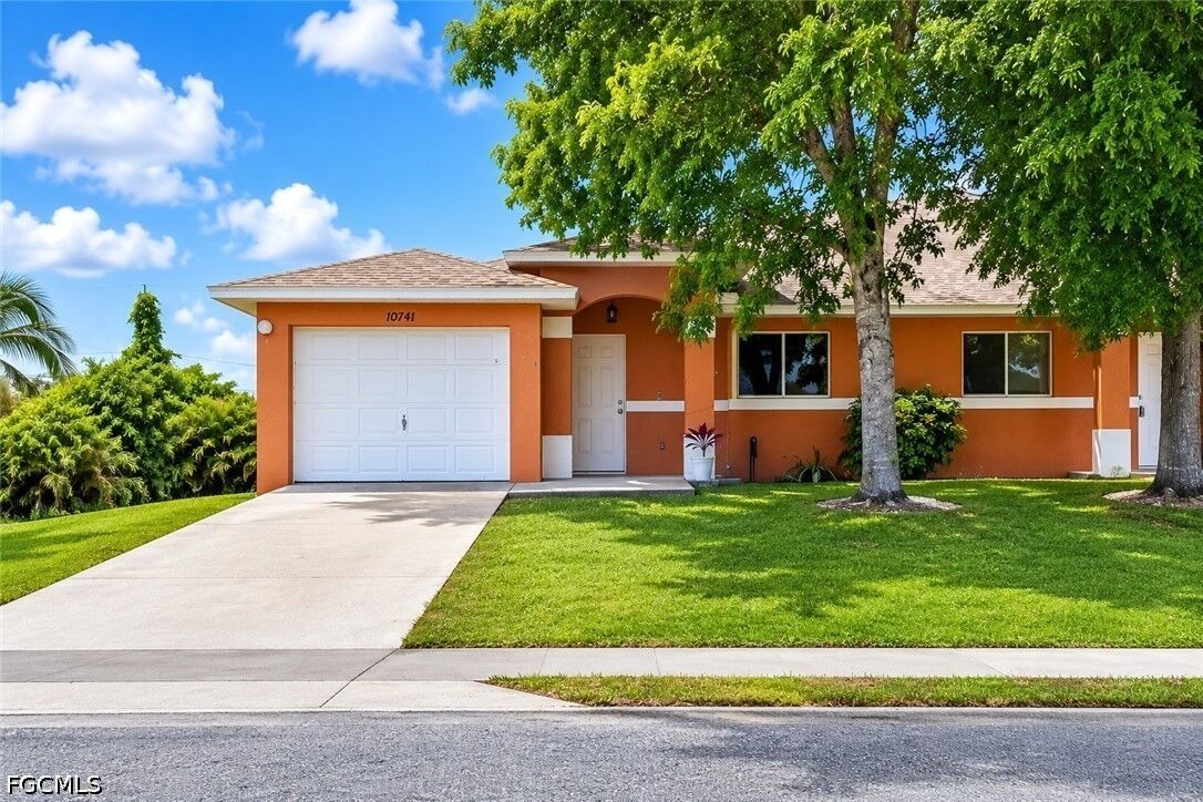 Property Photo: 10741 Robinson Street FL 33908