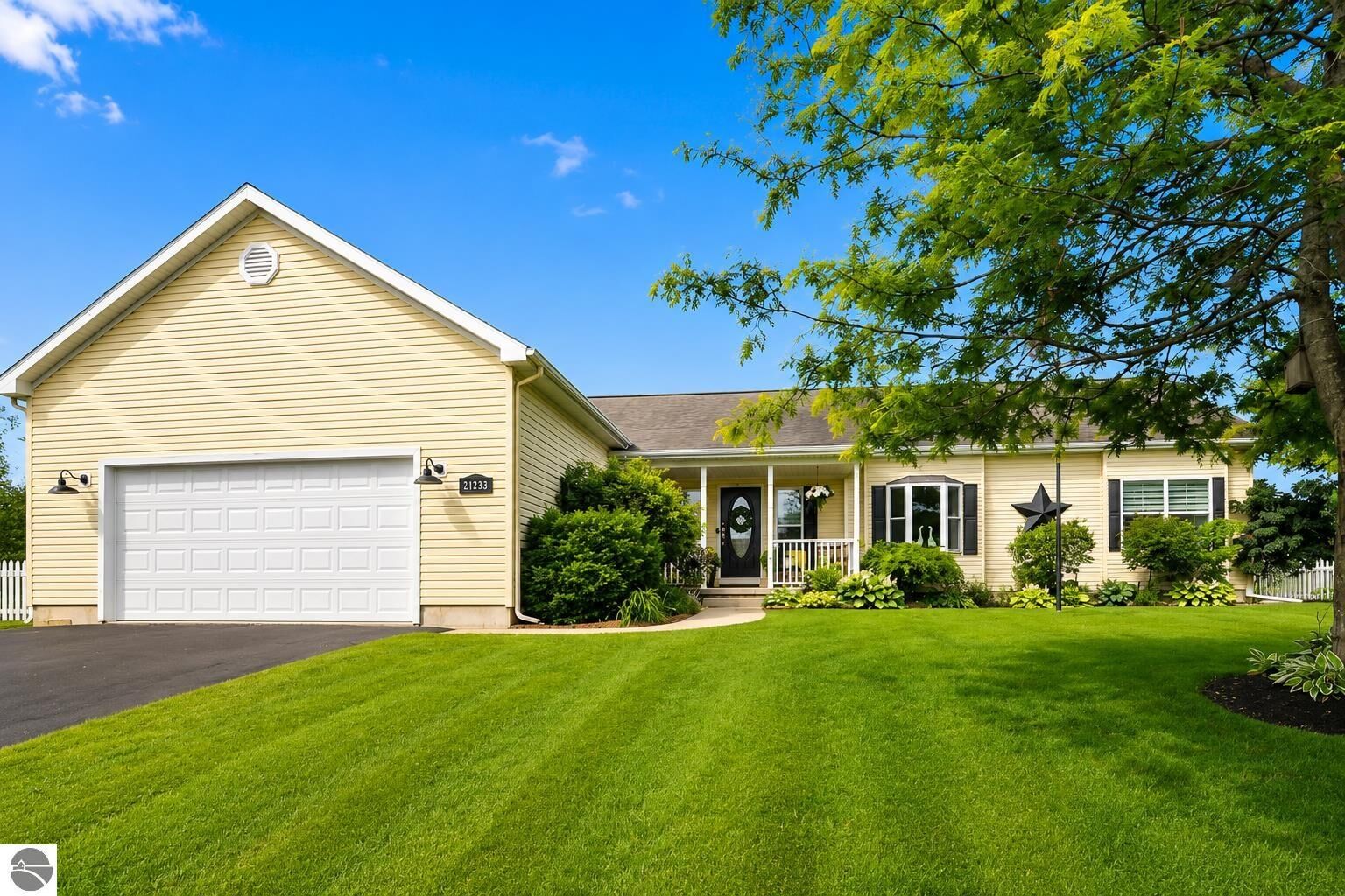 Property Photo:  21233 Forest Trail  MI 49307 