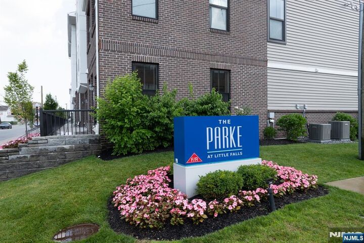 Property Photo:  84 Harvest Way  NJ 07424 