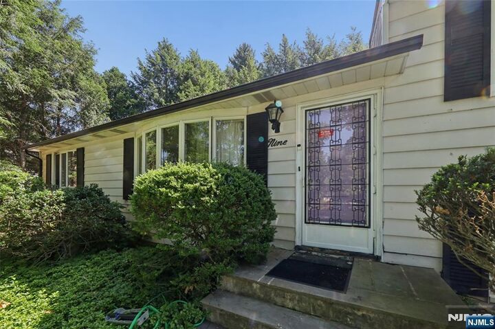 Property Photo:  9 Smith Street  NJ 07624 