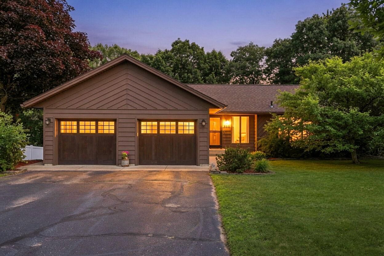 Property Photo:  930 5th Avenue N  MN 56377 